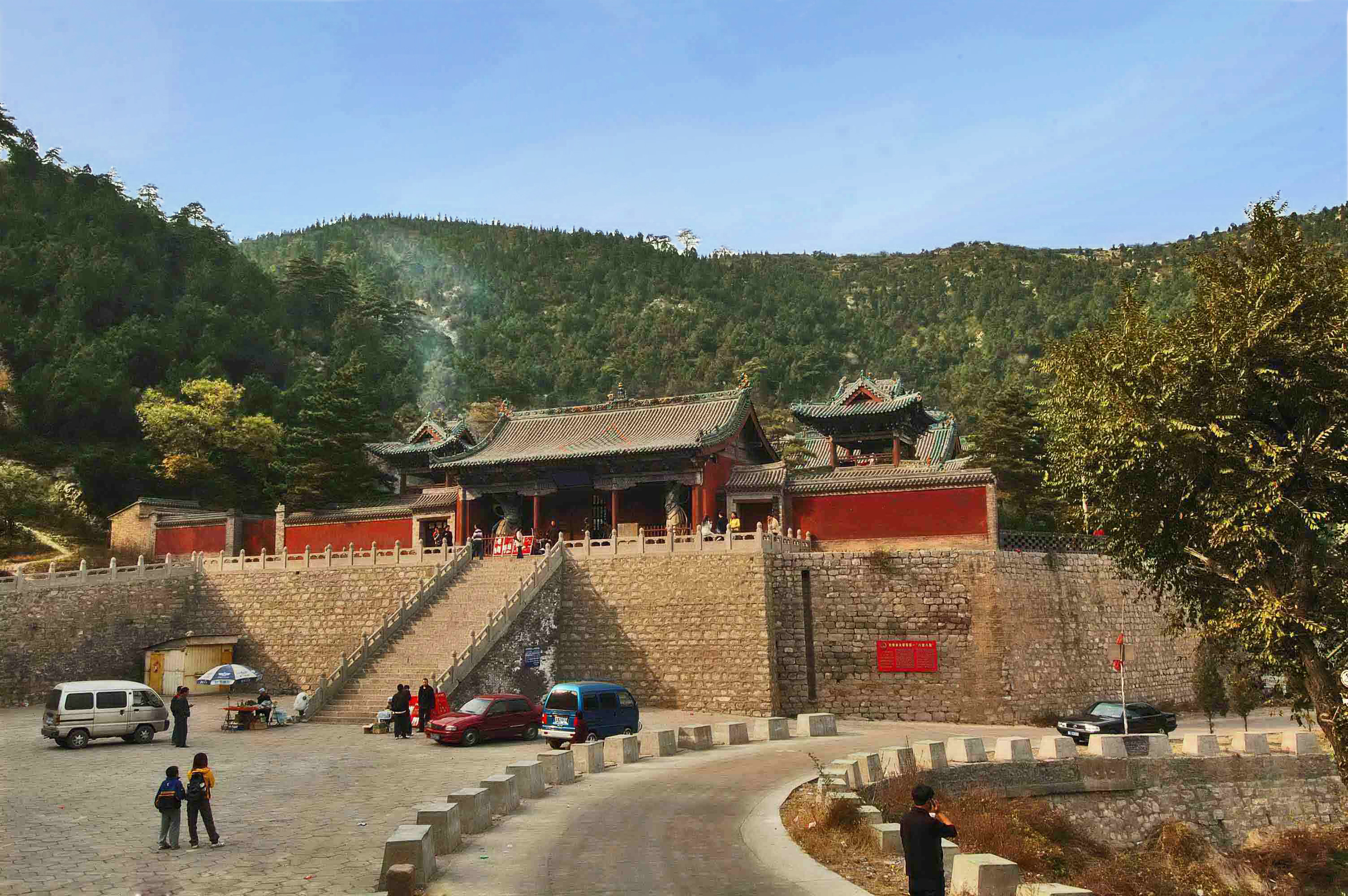 崛围山