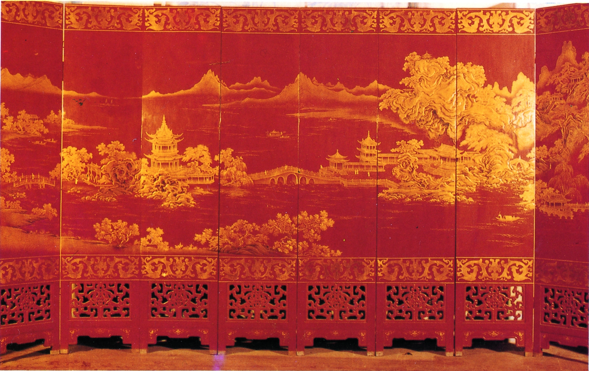 雕刻、髹漆与云雕